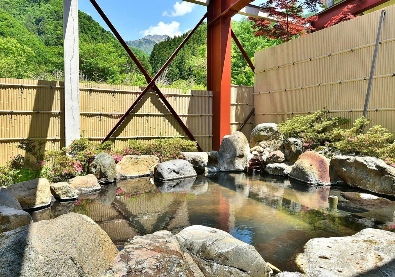 筋肉と自然と遊ぶ宿 田島館 Hotell Takayama  Exteriör bild