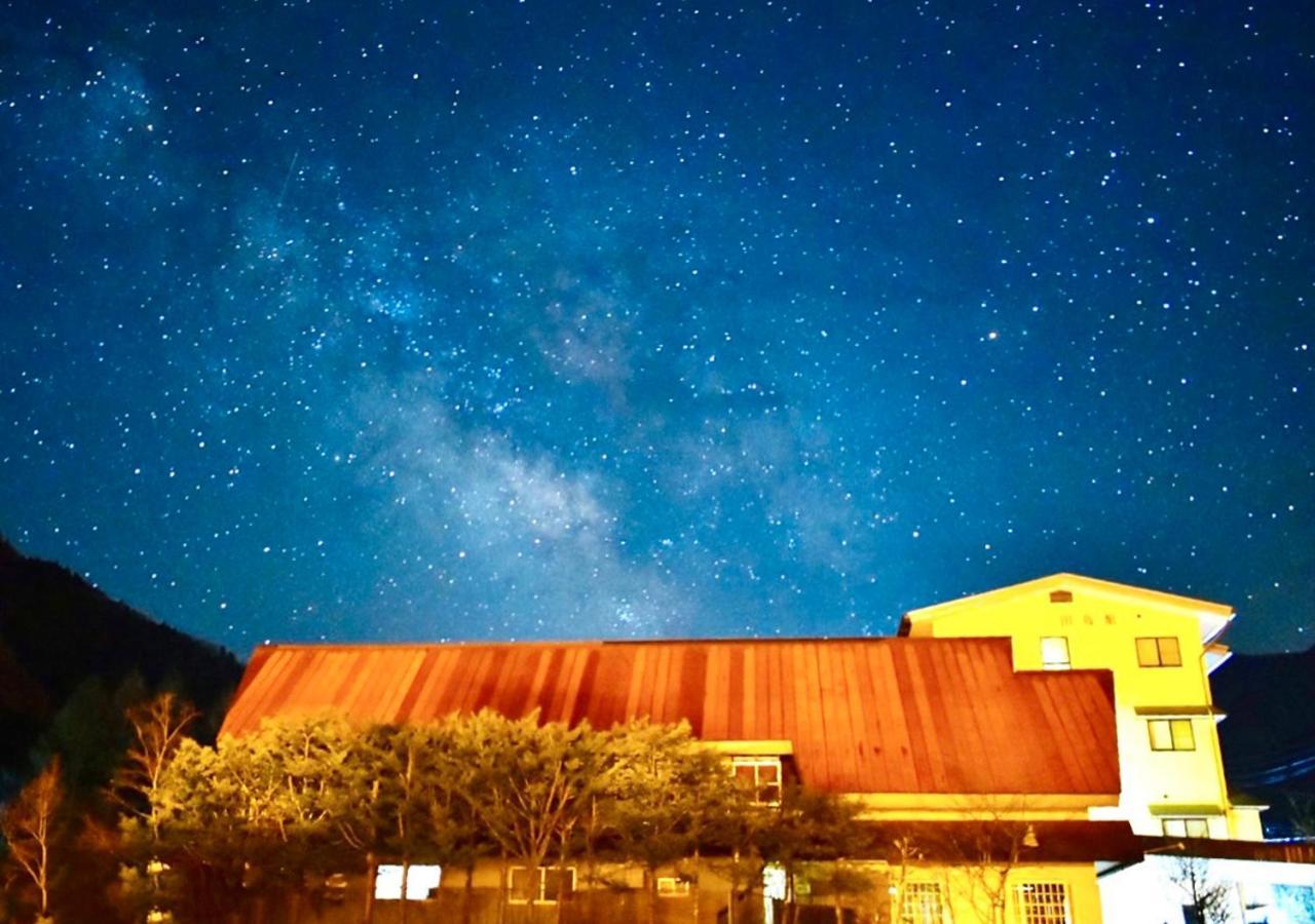 筋肉と自然と遊ぶ宿 田島館 Hotell Takayama  Exteriör bild